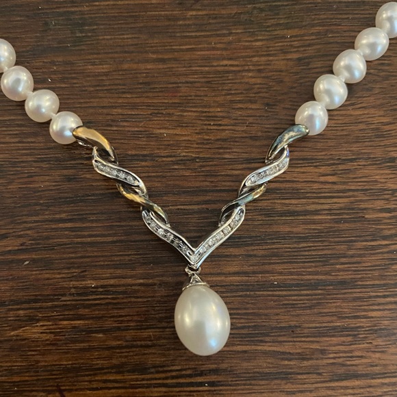 Pearl Necklace - Picture 2 of 6